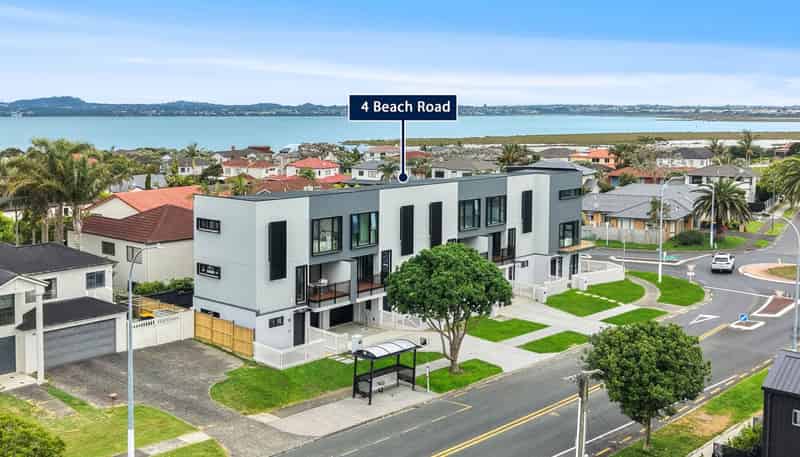 4 Beach Road, Te Atatu Peninsula
