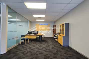 168M² And 6 Carparks, Mount Wellington