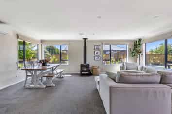 4 Ernest Place, Brightwater