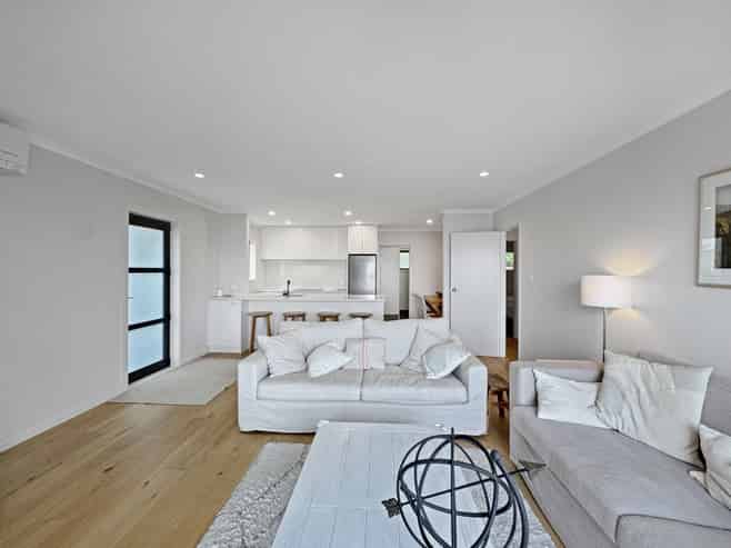 123 Marine Parade, Seatoun