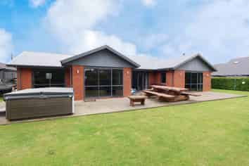 54 Hoffman Court, Waikiwi