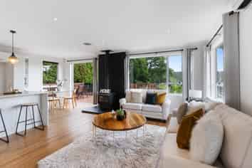 47 Waitakere Road, Waitakere