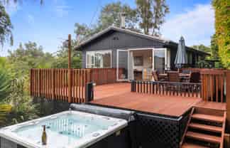 47 Waitakere Road, Waitakere