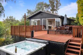 47 Waitakere Road, Waitakere