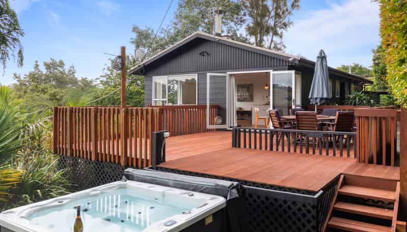 47 Waitakere Road, Waitakere