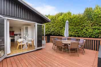 47 Waitakere Road, Waitakere