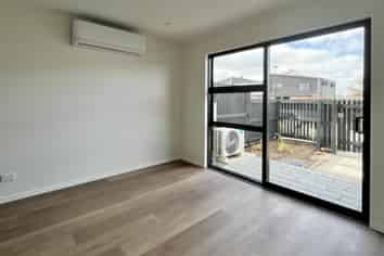 11/474 West Coast Road, Glen Eden