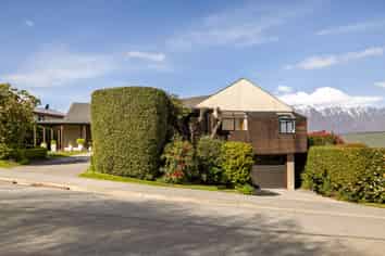 9 Greenstone Place, Fernhill