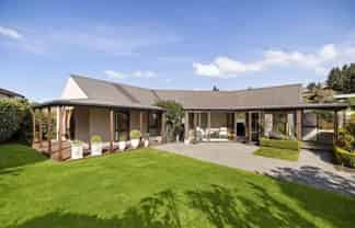 9 Greenstone Place, Fernhill/Sunshine Bay