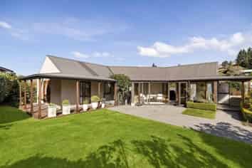 9 Greenstone Place, Fernhill/Sunshine Bay