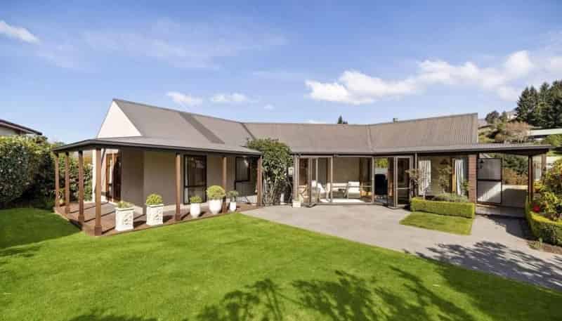 9 Greenstone Place, Fernhill/Sunshine Bay