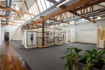 UNIQUE FRINGE WAREHOUSE & OFFICE IN MORNINGSIDE