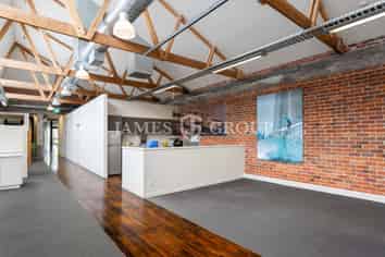UNIQUE FRINGE WAREHOUSE & OFFICE IN MORNINGSIDE