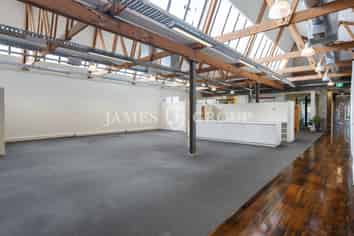 UNIQUE FRINGE WAREHOUSE & OFFICE IN MORNINGSIDE