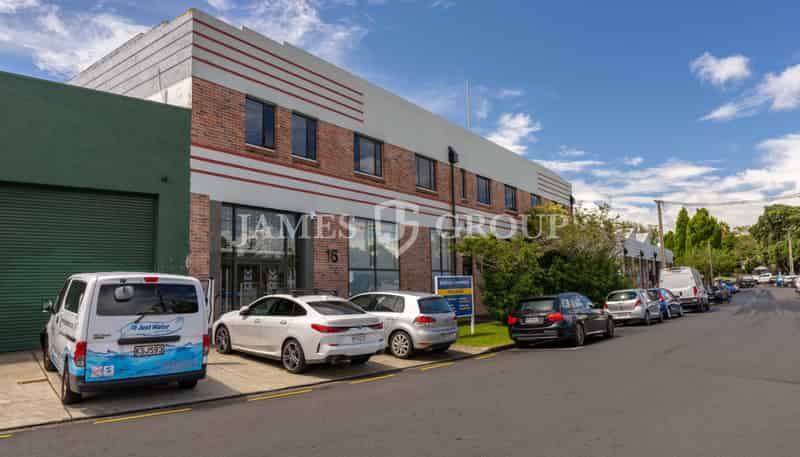 16 Taylors Road, Morningside