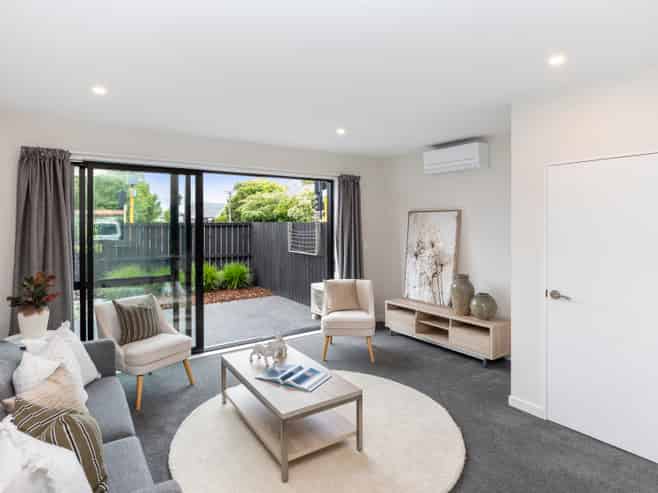 2/140 St Albans Street, Saint Albans