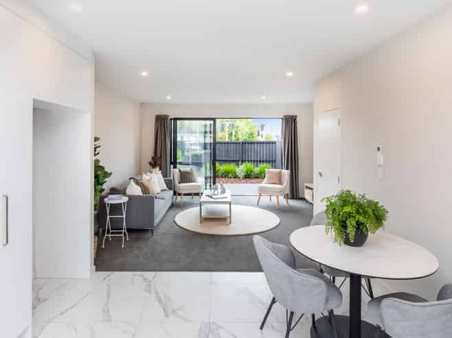 2/140 St Albans Street, Saint Albans