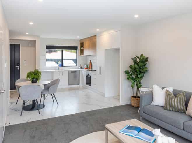 2/140 St Albans Street, Saint Albans