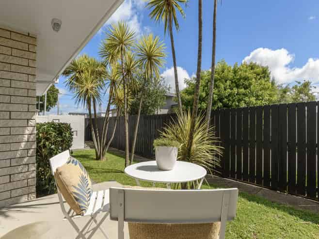 2/388 Devonport Road, Avenues