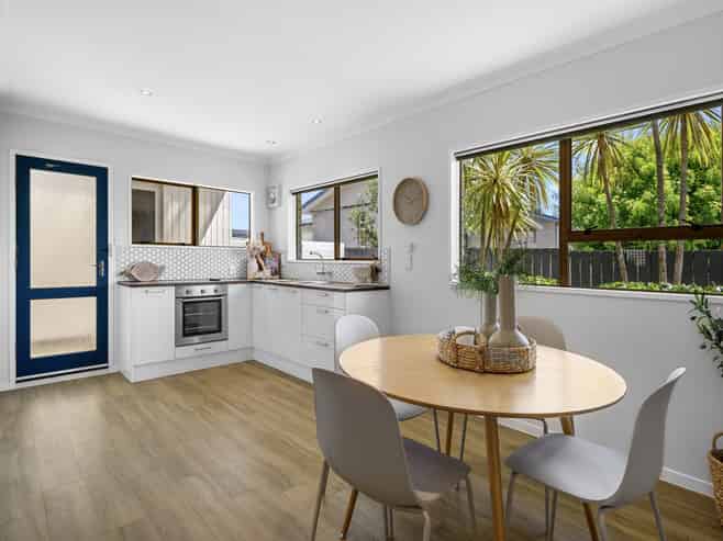 2/388 Devonport Road, Avenues