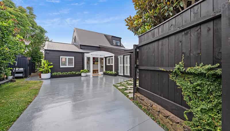 9A Hanlon Crescent, Devonport