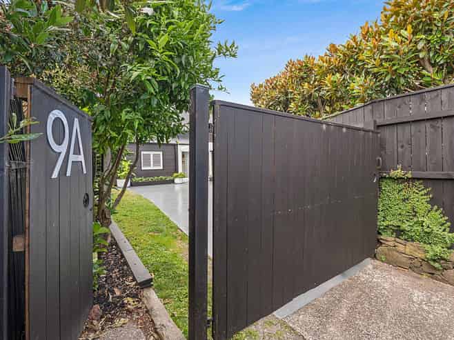 9A Hanlon Crescent, Devonport