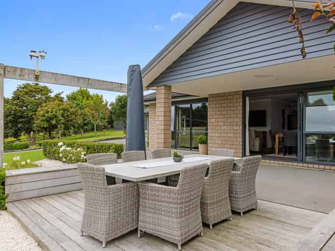 7 Pebble Brook Road, Wainui