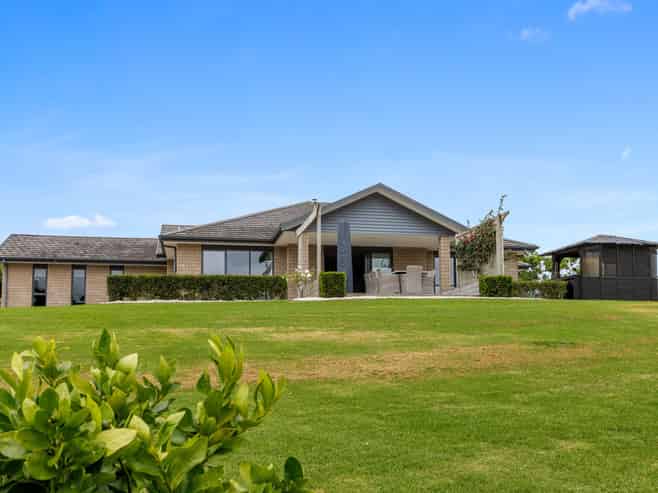 7 Pebble Brook Road, Wainui