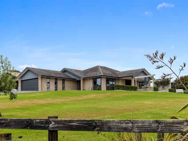 7 Pebble Brook Road, Wainui