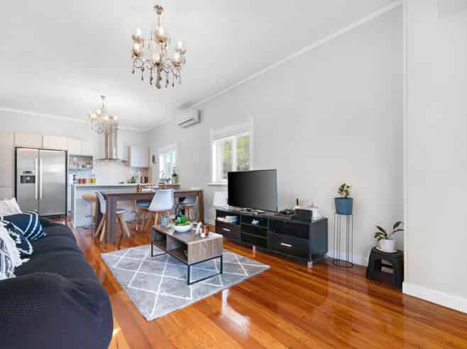 9 McCracken Road, Mount Wellington