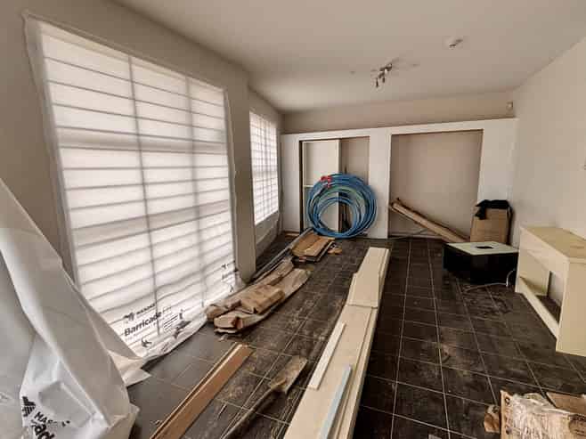 Functional industrial unit with excellent exposure