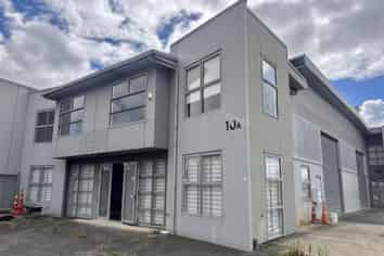 Functional industrial unit with excellent exposure