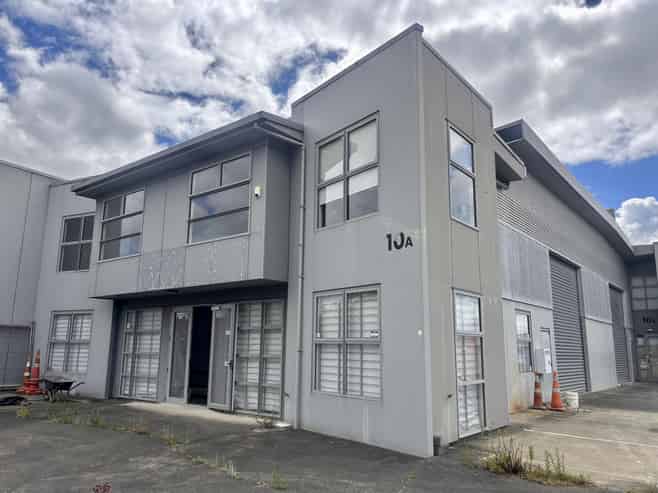 Functional industrial unit with excellent exposure