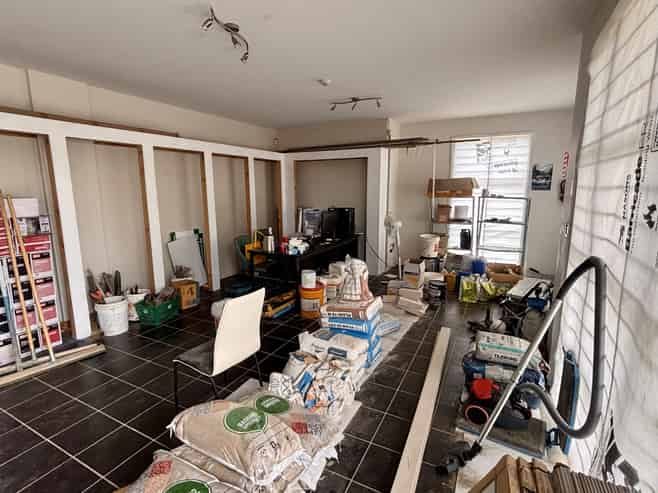 Functional industrial unit with excellent exposure