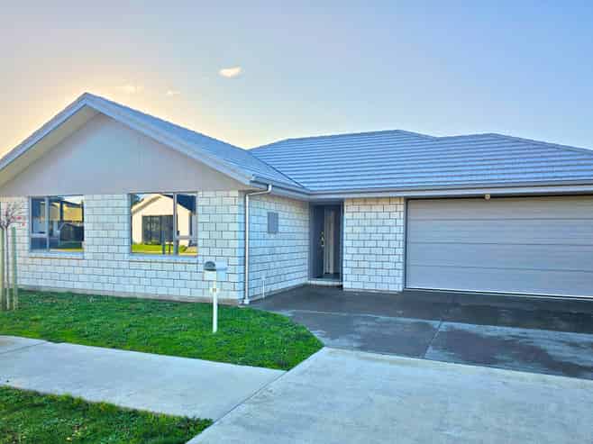 32 Catalina Crescent, Burleigh