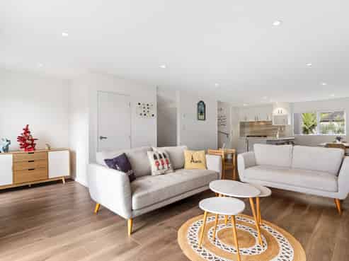 73 Bordeaux Parade, Te Atatu South