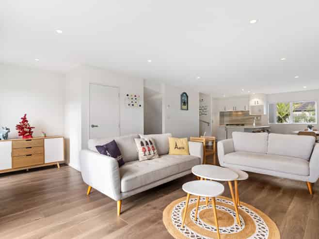 73 Bordeaux Parade, Te Atatu South