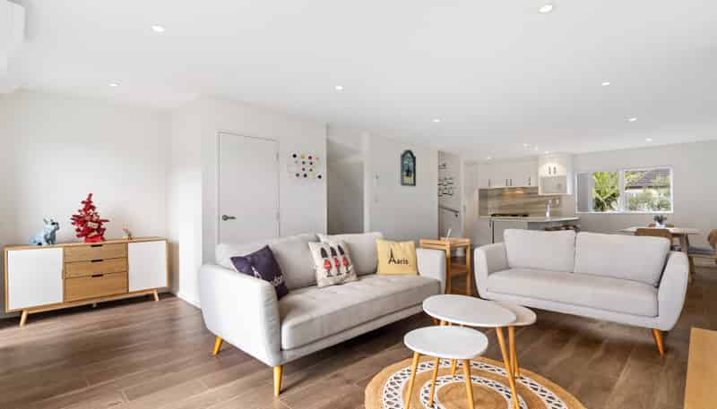 73 Bordeaux Parade, Te Atatu South