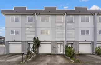 73 Bordeaux Parade, Te Atatu South