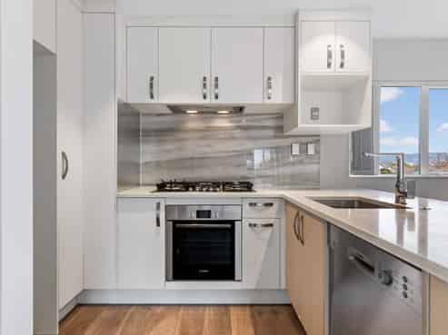 73 Bordeaux Parade, Te Atatu South