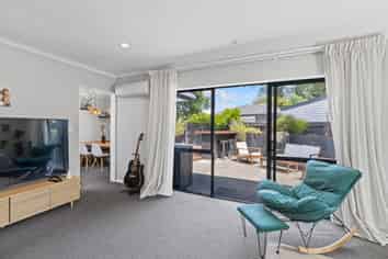 6 Gates Lane, Woolston