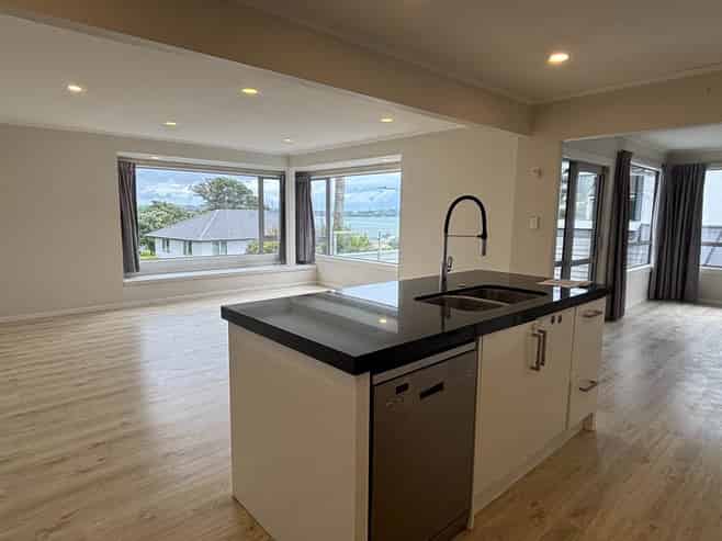 1/170 Bucklands Beach Road, Bucklands Beach