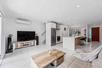 53 Glidepath Road, Hobsonville