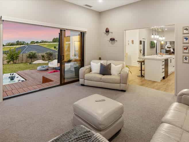 11 and 7 Kissling Terrace, Pyes Pa