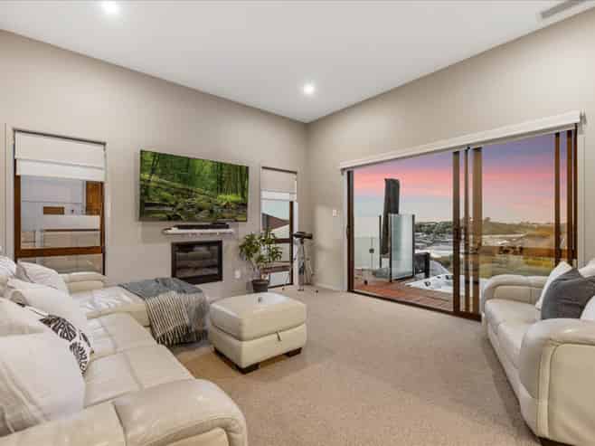 11 Kissling Terrace, Pyes Pa