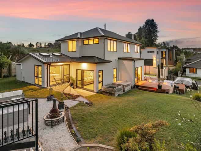 11 Kissling Terrace, Pyes Pa