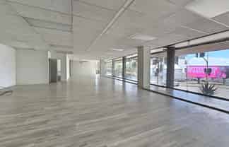 Lucrative Showroom, Office or Retail Opportunity