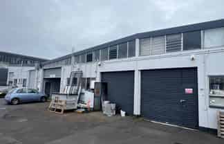 FUNCTIONAL 130M² UNIT FOR LEASE

