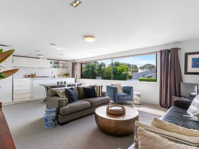 6/103 Vauxhall Road, Devonport