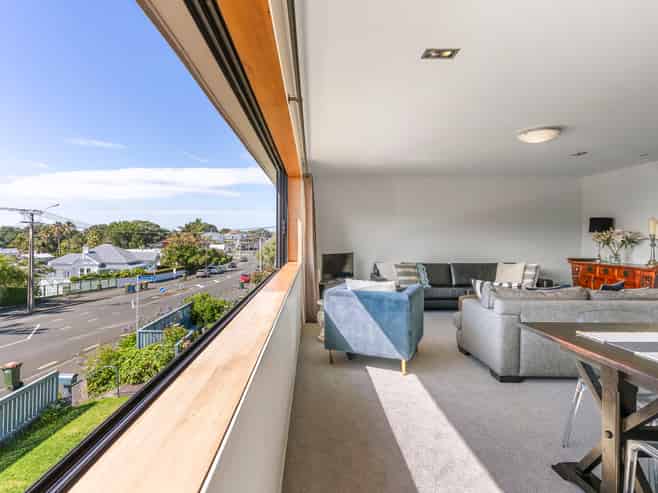 6/103 Vauxhall Road, Devonport